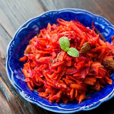 Простой салат из свеклы и моркови по-мароккански