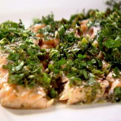 Простая идея для праздничного стола сочный лосось с зеленью в духовке