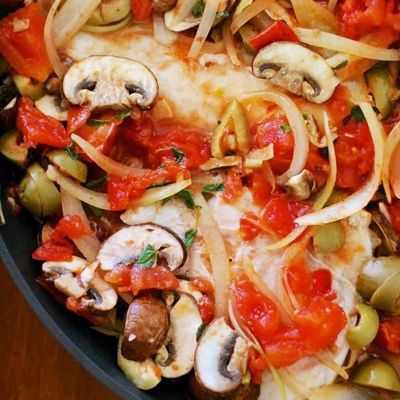 Вкуснейшее рыбное филе с овощами и грибами на сковороде