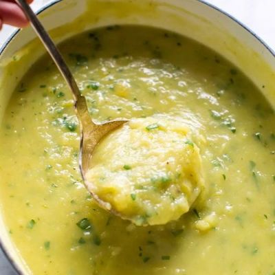 Бесподобный картофельный суп-пюре с луком-пореем час и готово