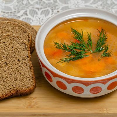 Вкусный и яркий постный суп с консервированной фасолью за 30 минут
