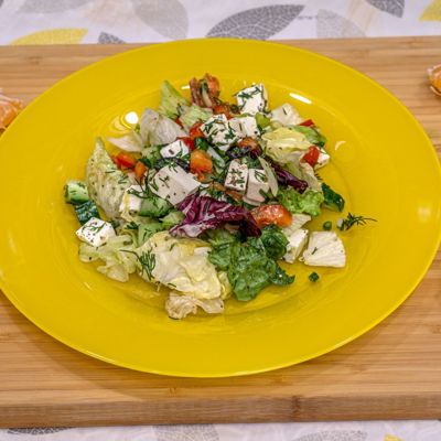 Домашний греческий салат - не классика, но очень вкусно