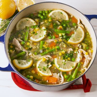 Яркий и полезный овощной суп с курицей