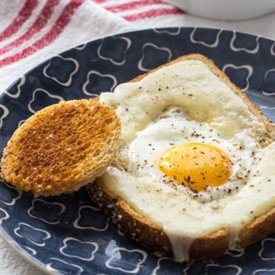Яйцо в корзинке - вкусный и красивый завтрак за 10 минут