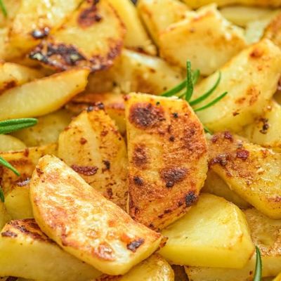 Простой рецепт вкусной жареной картошки с розмарином