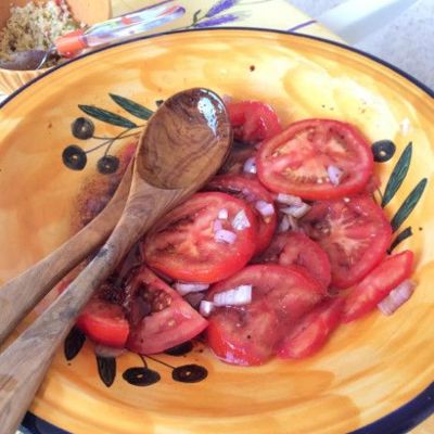 Пятиминутный салат из помидоров с луком