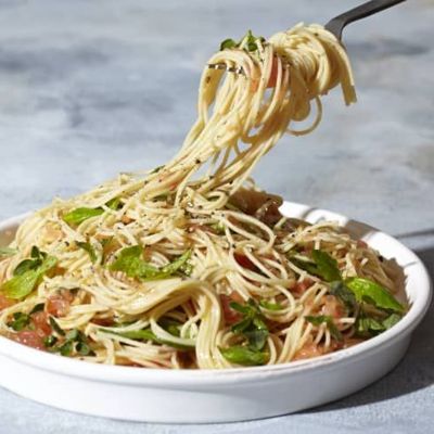 Спагетти с томатами и чесноком за 10 минут