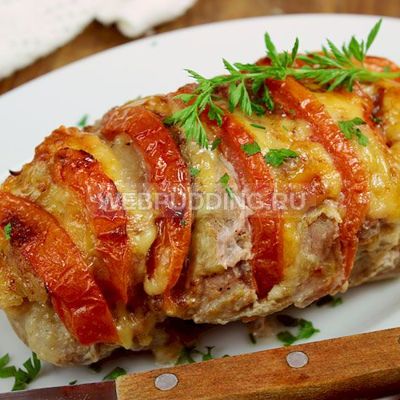 Мясо гармошка в духовке из свинины с помидорами и сыром