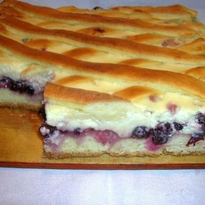 Дрожжевой пирог с замороженной малиной - рецепт с пошаговыми фото