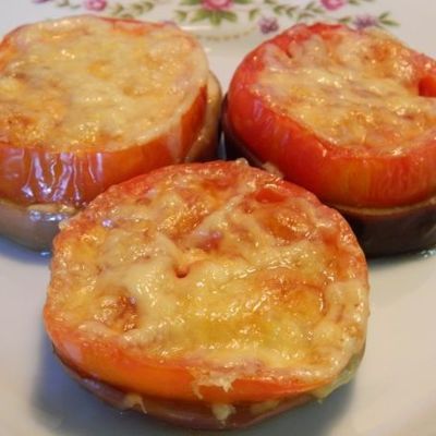 Баклажаны запечённые с помидорами и сыром