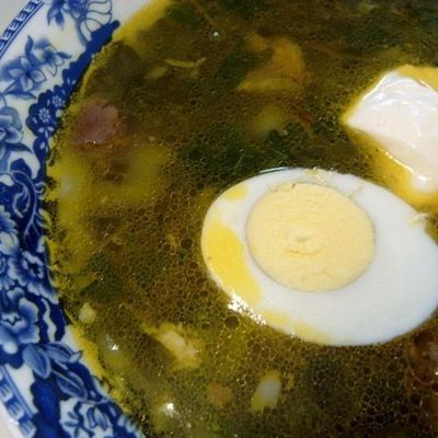 Суп из крапивы с вареным яйцом