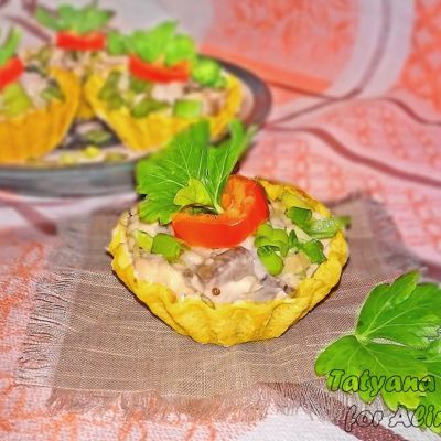 Салат с крабовыми палочками, огурцом и яйцом: пошаговый рецепт с фото