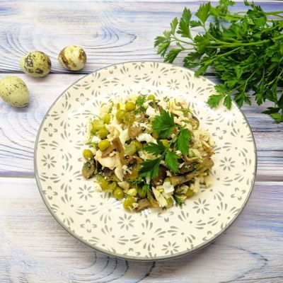 Вкусный рецепт салата с жареными шампиньонами – съедают без остатка