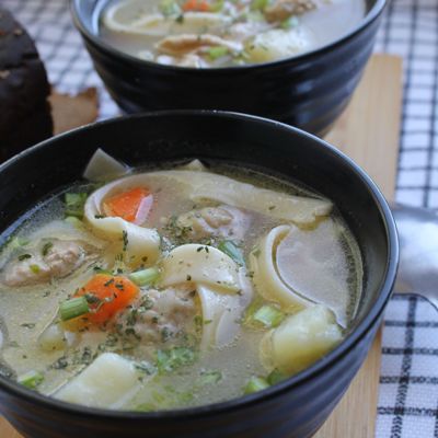 Рецепт: Грибной суп с домашней лашой - с мясом и грибами.