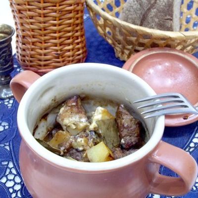 Мясо с картошкой и овощами в горшочках в духовке: рецепт с фото