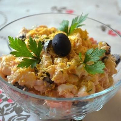 Салат с вареной рыбой, сыром и яйцами — рецепт с пошаговыми фото и видео