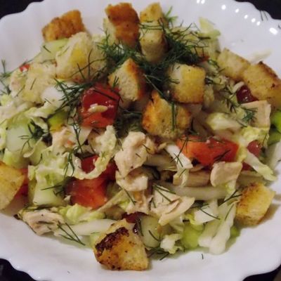 2. Салат из картофеля, соленых огурцов и крабового мяса