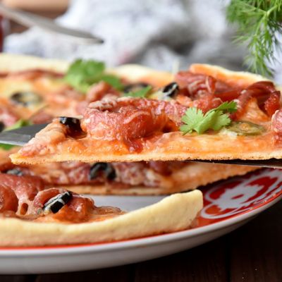 Как приготовить «Пиццу с моцареллой и помидорами»