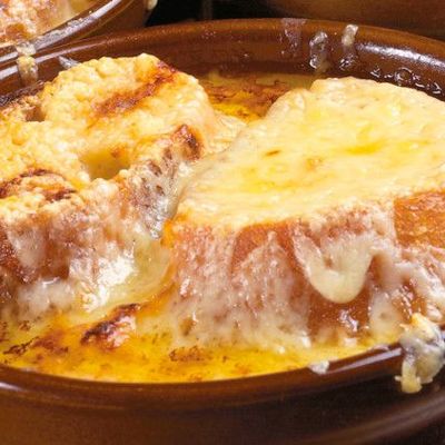 Луковый суп-пюре с сыром по-французски: классический рецепт