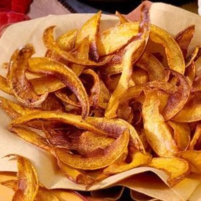 День картофельных чипсов: как приготовить закуску дома