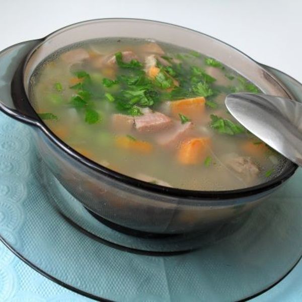 Суп 100. Суп с горошком и рисом. суп с рисом и зеленым горошком. куриный суп с зеленым горошком.