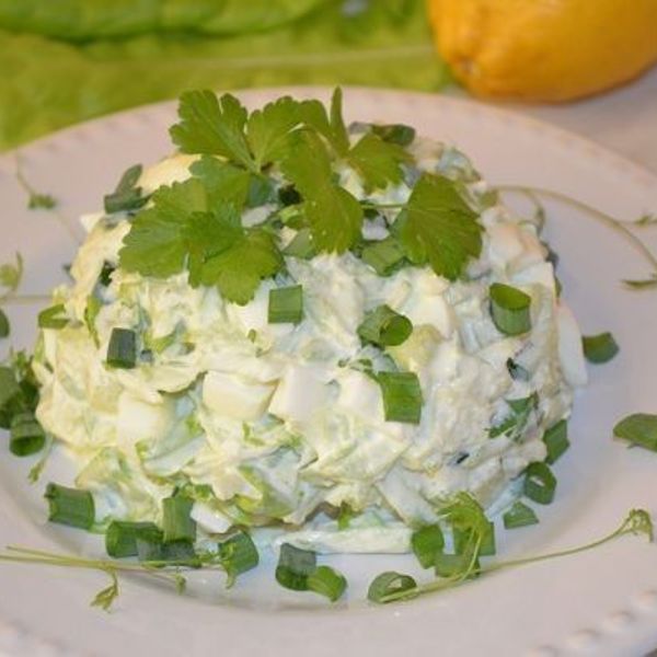 Салат из редьки с огурцами и сметаной