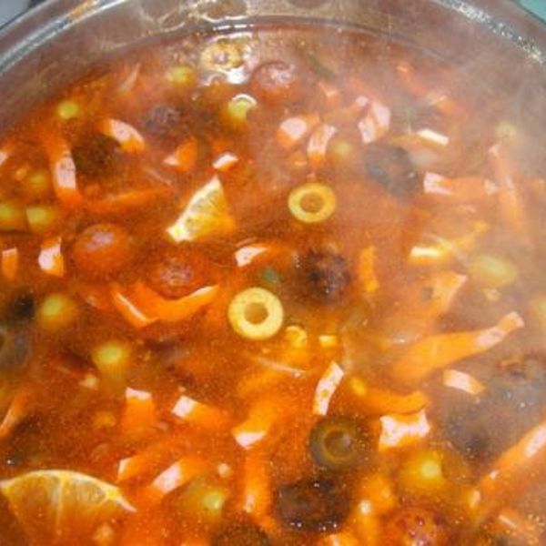 Солянка с маслинами, оливками, лимоном: как лучше приготовить этот суп