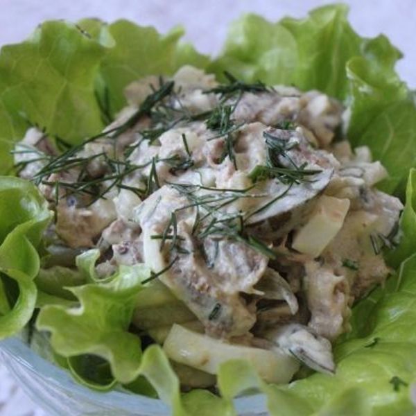 Рецепт: «Любимый» салат с грибами и говяжьим языком
