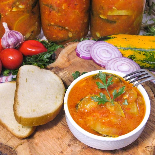 Рецепт Кабачки в томатном соусе. Калорийность, химический состав и пищевая ценность.
