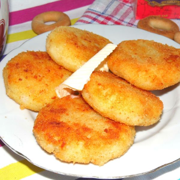 Жареные картофельные пончики с сыром и ветчиной – рецепт с фото