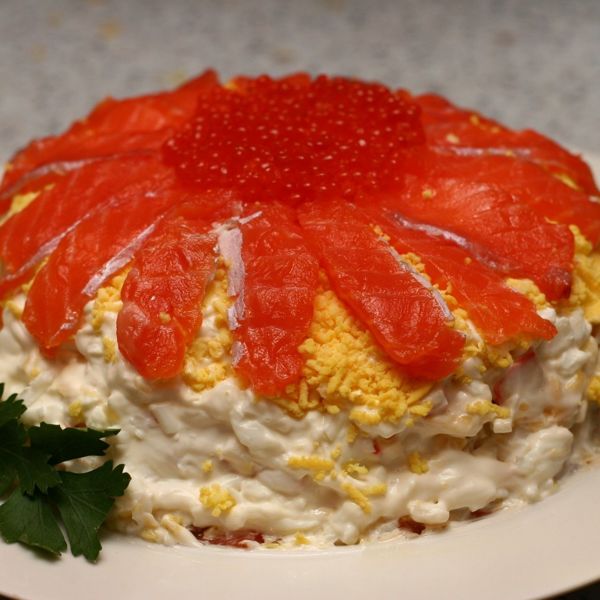 Салат «Мимоза» с красной рыбой — рецепт с фото