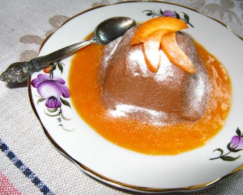 Шоколадное суфле с абрикосовым соусом