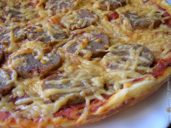 Пицца пепперони с домашними колбасками