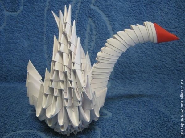 «Лебедь» в технике оригами