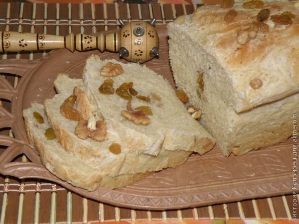 Ржаной хлеб с изюмом и орехами