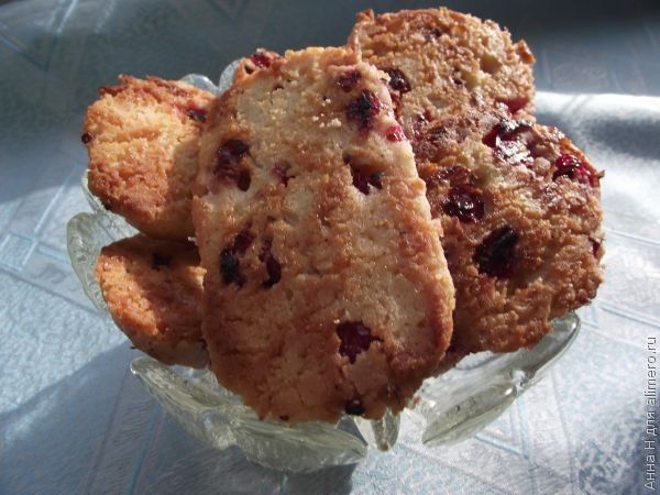Праздничное печенье с клюквой и орехами