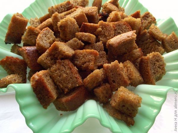 Сухарики в духовке – 10 вкусных рецептов приготовления с пошаговыми фото