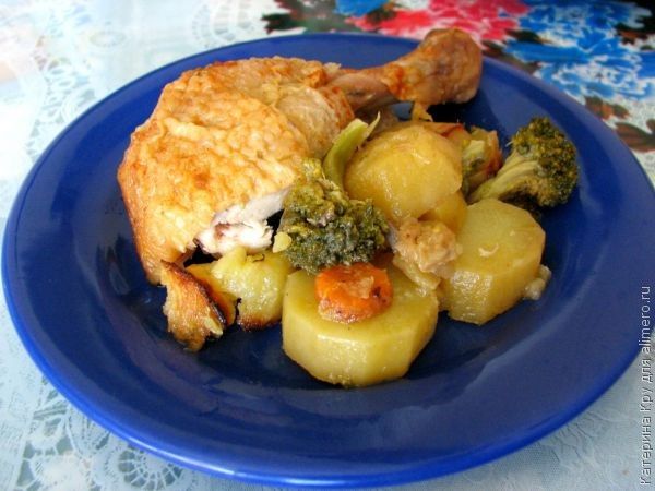 Варёная курица тушеная с овощами — просто и полезно
