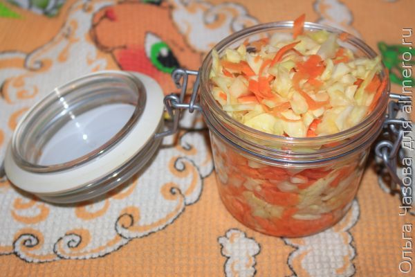 10 рецептов хрустящей маринованной капусты, в том числе на зиму