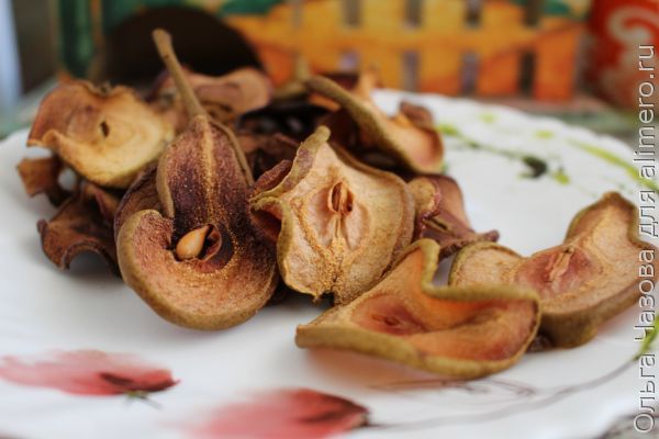 Заготовка сухофруктов для компота на зиму — груша и яблоко