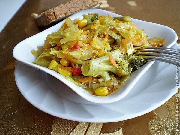 Тушеная капуста с овощами – кулинарный рецепт