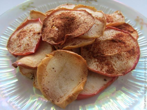 Яблочные чипсы с корицей и мускатным орехом