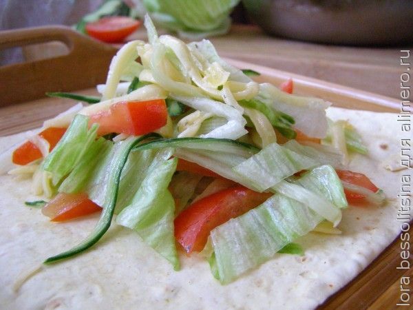 Два салата с жареным сыром – быстрые рецепты для здорового ужина