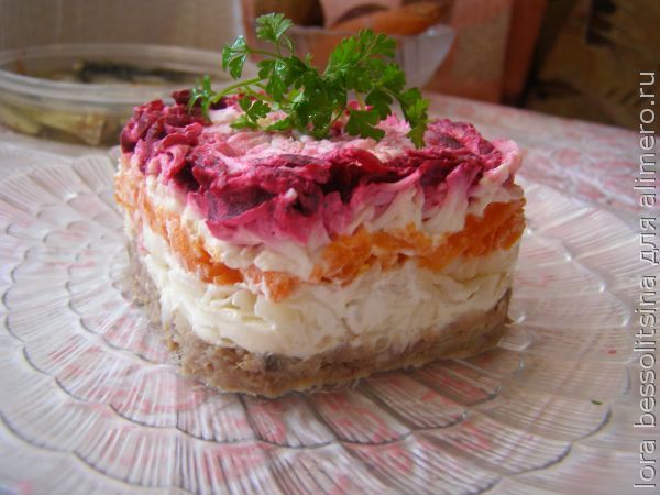 Салат «Шуба» со шпротами и красным луком – пошаговый рецепт приготовления с фото