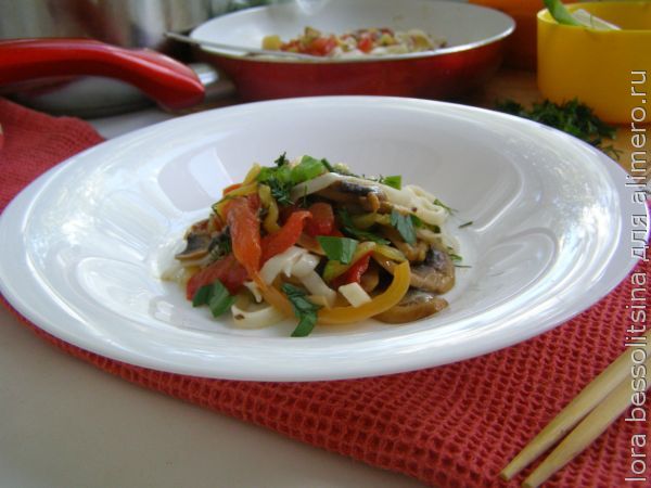 Китайская кухня - удон с шампиньонами и овощами