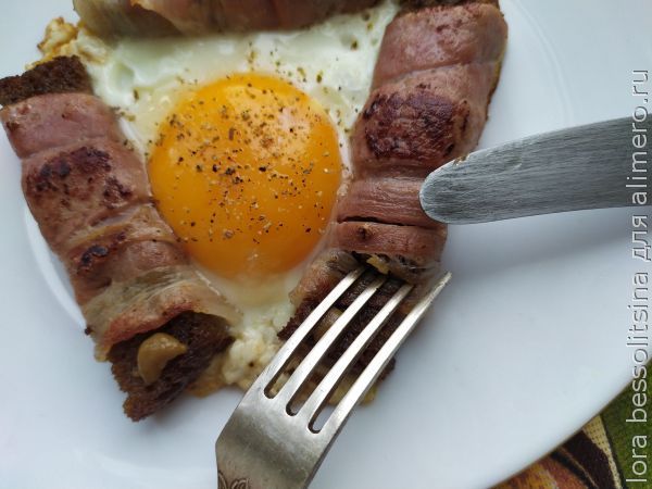 яйца рецепты - яичница с гренками в беконе