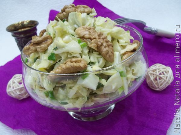Диетический салат из капусты с яйцами – простой и недорогой рецепт