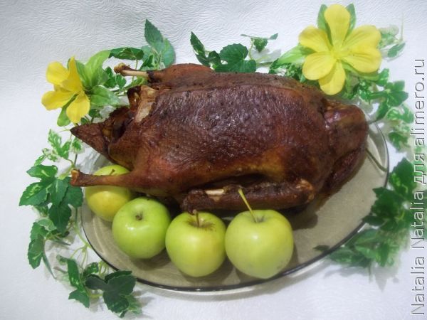 Рождественская утка запеченная с яблоками – очень простой и удачный рецепт 