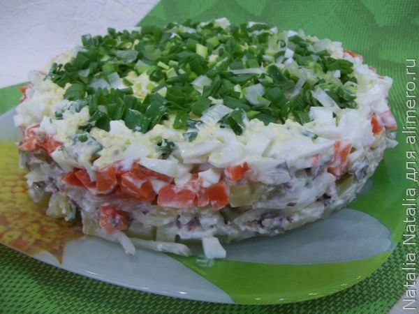 Салат из рыбной консервы с солеными огурцами (рецепт с фото)