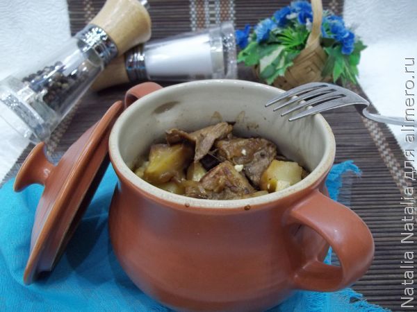 Вкуснейшие горшочки с картошкой, мясом и грибами - простой рецепт